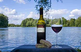 Dunkelfelder Rotwein am Wiedesee in Hoya, Kundenfoto