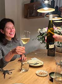 Kundin mit Gewürztramier süß