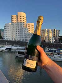 Kunde mit Versecco im Düsseldorfer Hafen