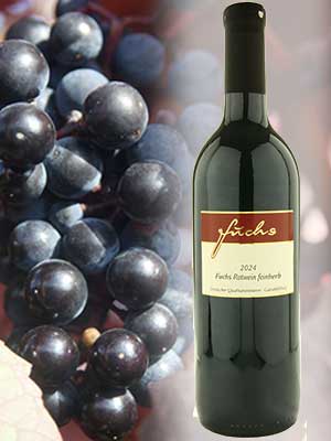 Fuchs Rotwein feinherb – Traube + Flasche